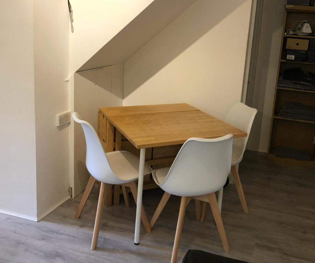 Double Room With Private Bathroom In A 2-Bedrooms House Londen Buitenkant foto